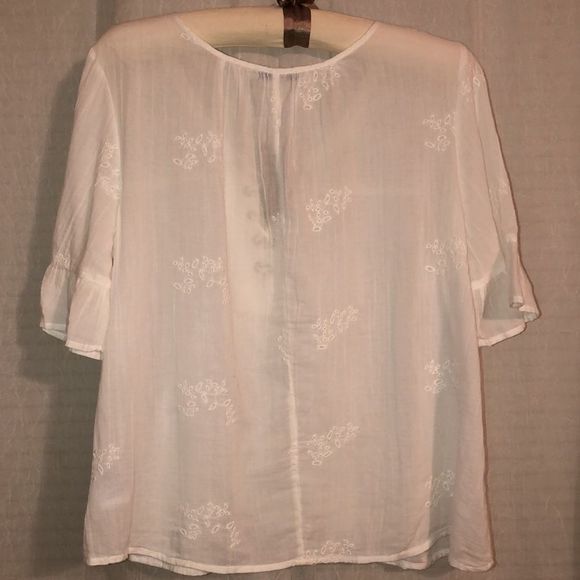 AE M NWOT Ivory Embroidered Bell Quarter Sleeve Flowy Lace up Cotton Blouse - Picture 2 of 11